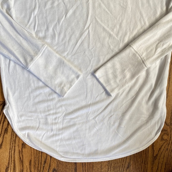 White Athleta rounded hem long sleeve shirt, size S. Great condition some pill - Picture 3 of 11